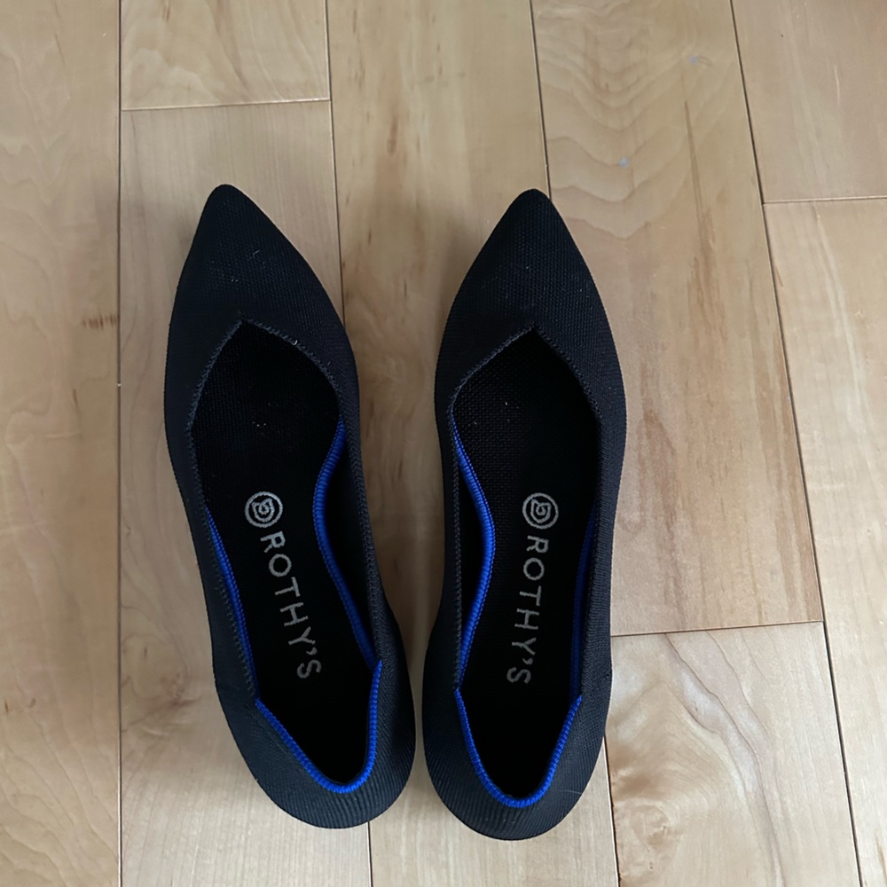 Like new Rothy’s Point size 8, black - Picture 2 of 2